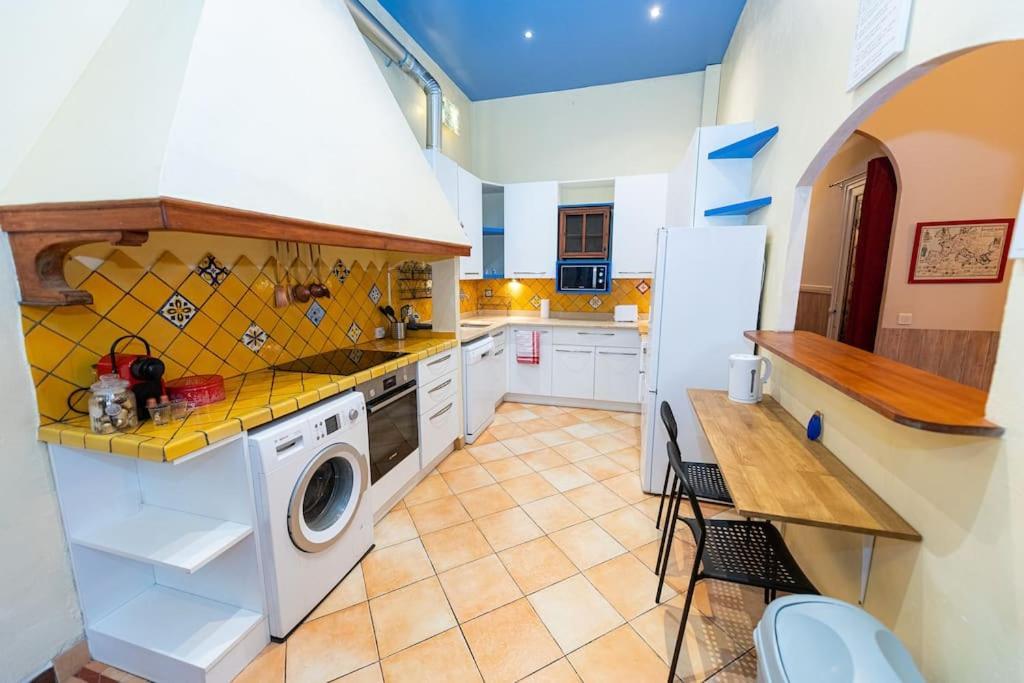Anna-Maria : Grand Appartement 10 Personnes+Parking Prive -Actif+ Location- Marselha Exterior foto