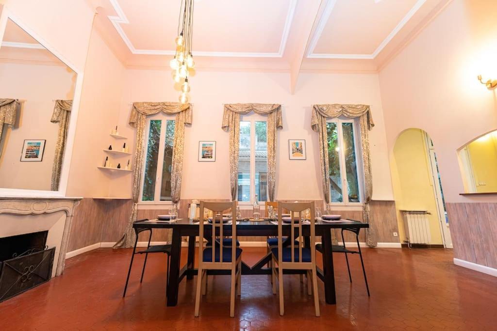 Anna-Maria : Grand Appartement 10 Personnes+Parking Prive -Actif+ Location- Marselha Exterior foto